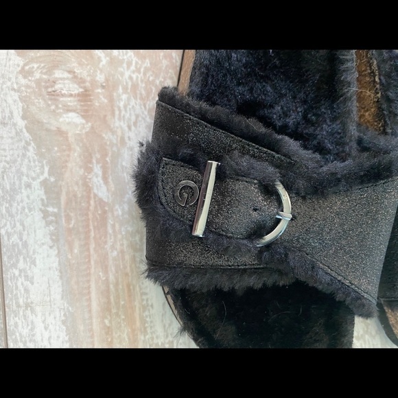 GBG Black Metallic Slides w/ Faux Suede & Fur Size 7.5 - Picture 4 of 6